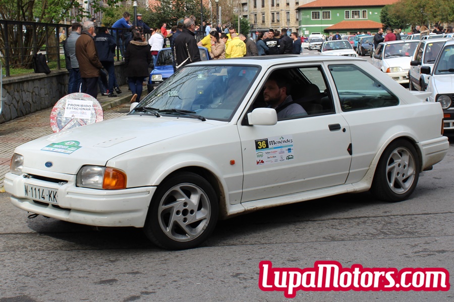 Ford escort blanco en el Rallye Valdesoto 2020