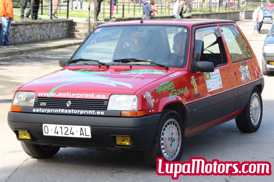 Renault 5 rojo en el Rallye Valdesoto 2020
