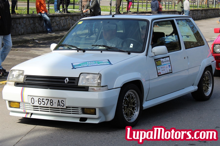 Renault 5 blanco en el Rallye Valdesoto 2020