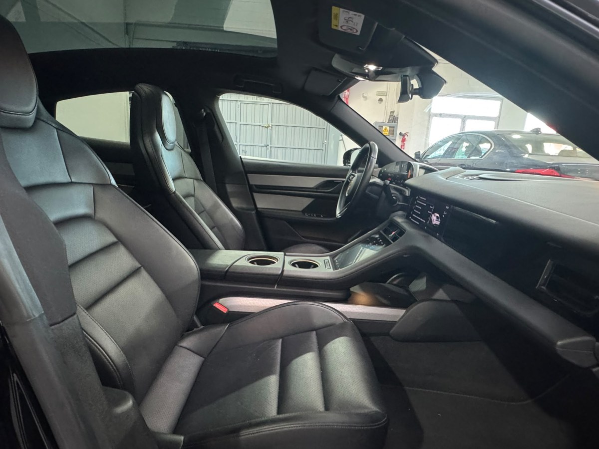 Porsche Taycan 476 CV