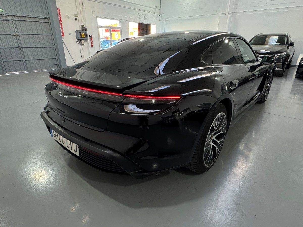 Porsche Taycan 476 CV