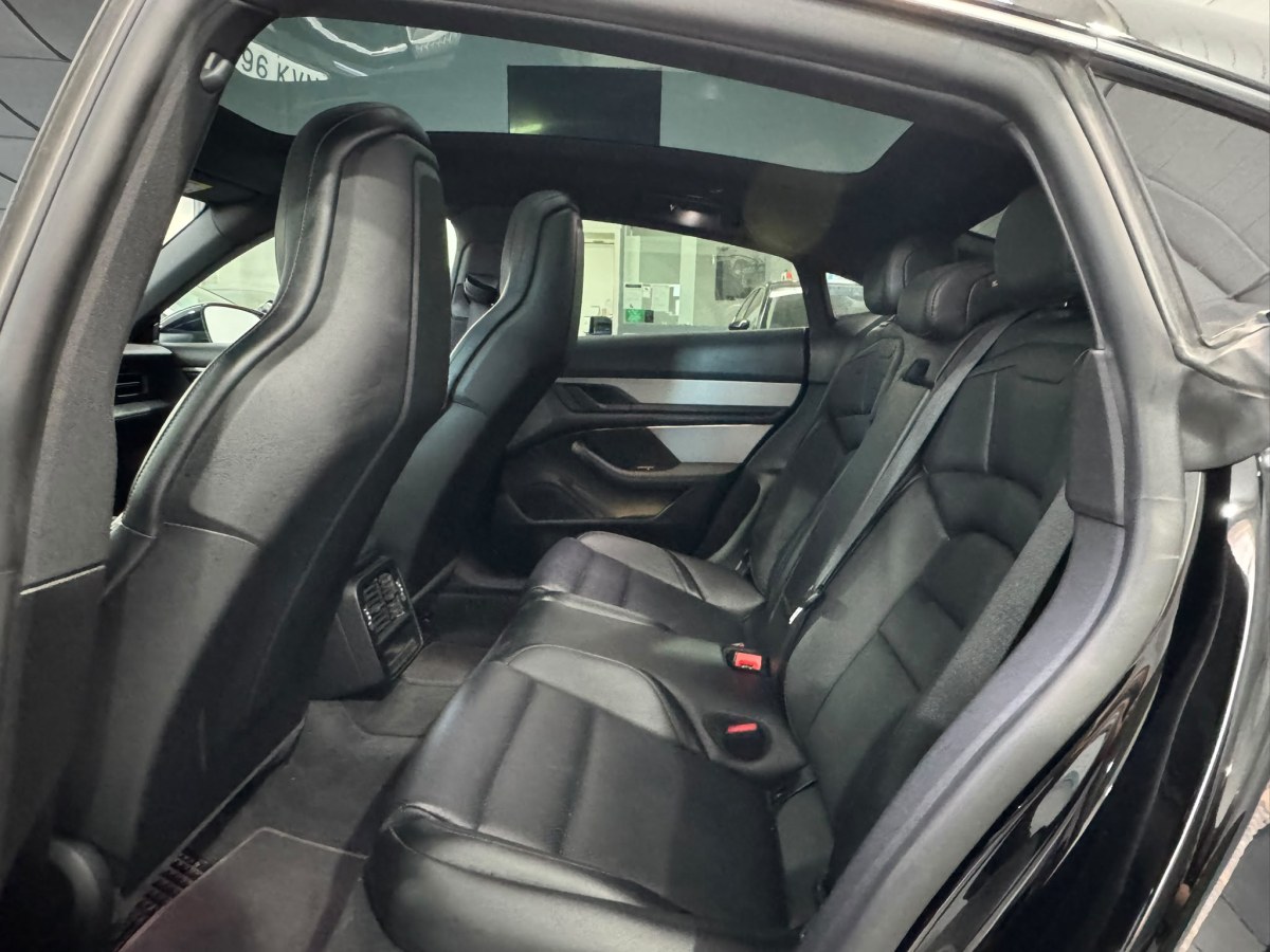 Porsche Taycan 476 CV